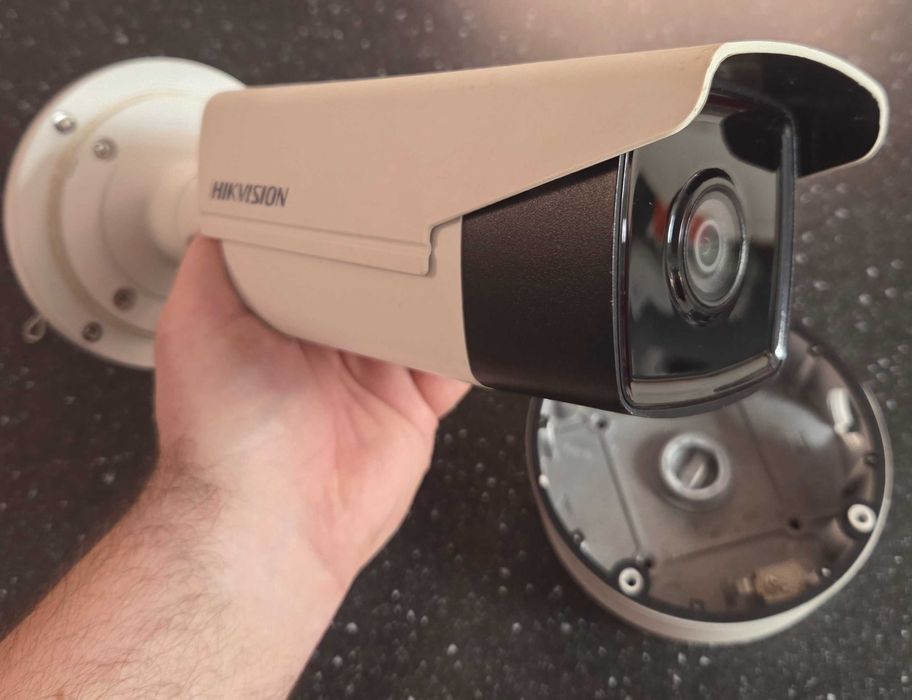 Vând camere IP Hikvision DS‑2CD2T45FWD‑I5 – tehnologie Darkfighter