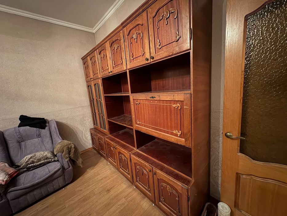 Отдам даром стенку