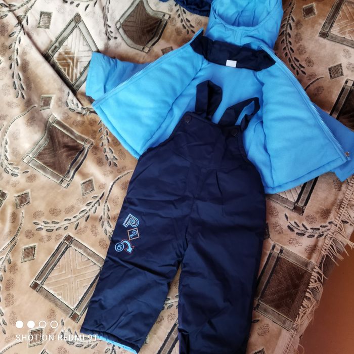 Продам комбинезоны детские