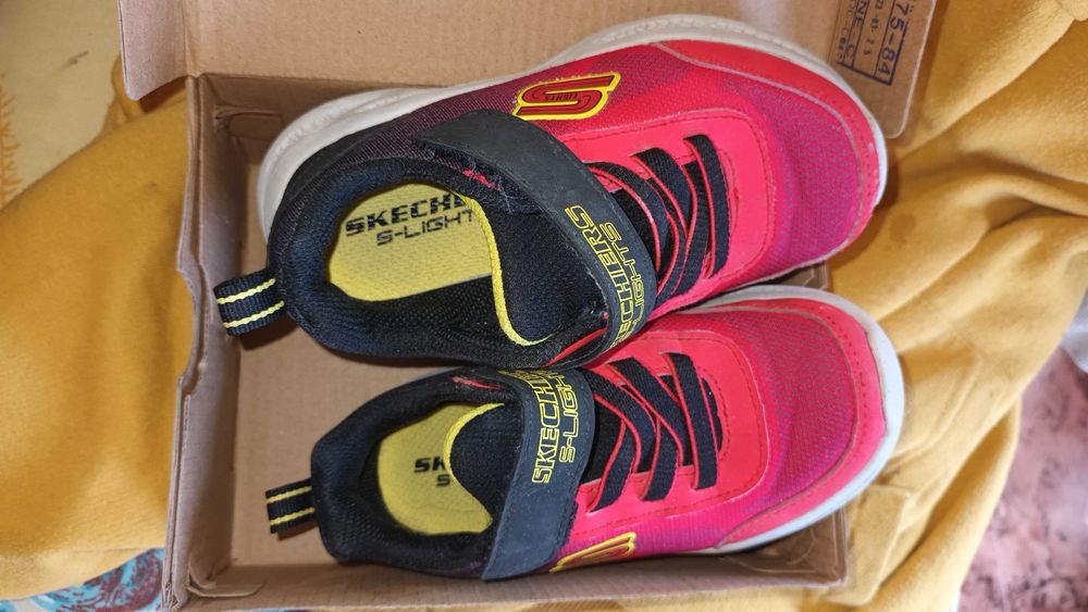 Детски светещи маратонки skechers, пролетни обувки, гумени ботуши, пантофи, различни номера 23 - 25