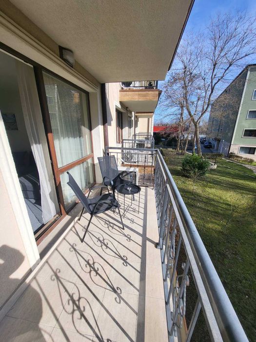 Двустаен под наем в затворен комплекс!