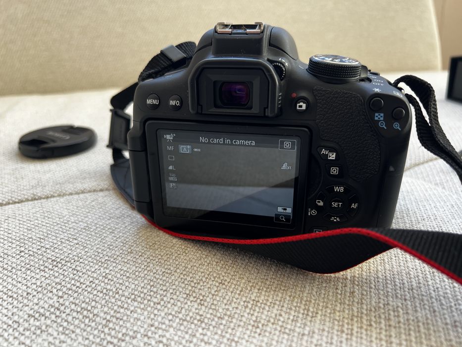 Canon EOS 750D + Обектив Canon EF-S 18–55mm
