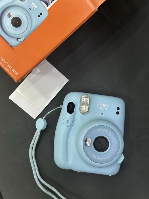 Продам instax mini 11
