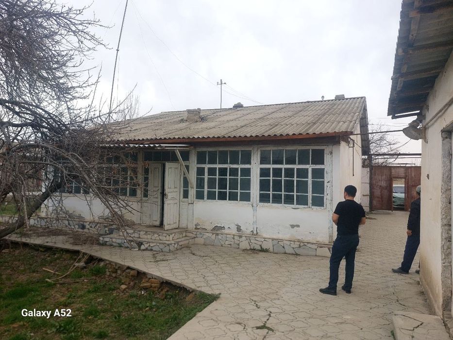 Ziyadin payshanba bozor oldidan hovli sotiladi