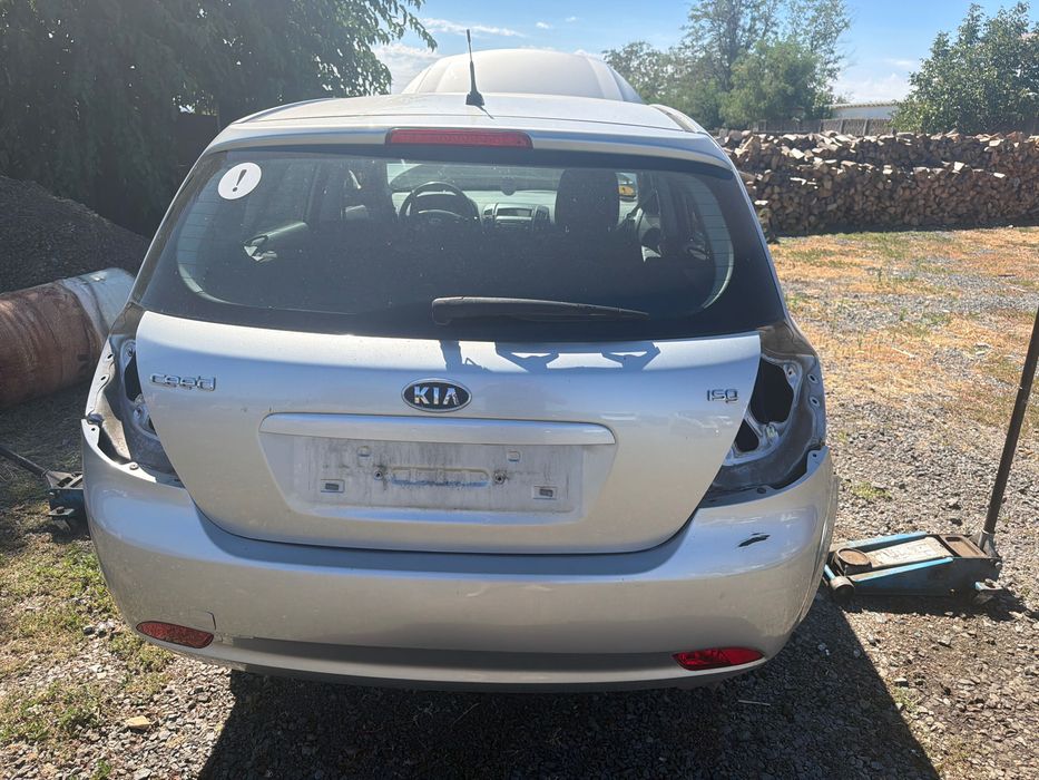 Dezmembrez Kia ceed 2009 1.6 benzină