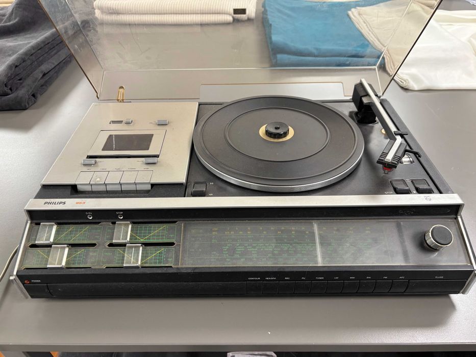 Philips 22RH953 ретро аудио система (грамофон + касетки + радио)