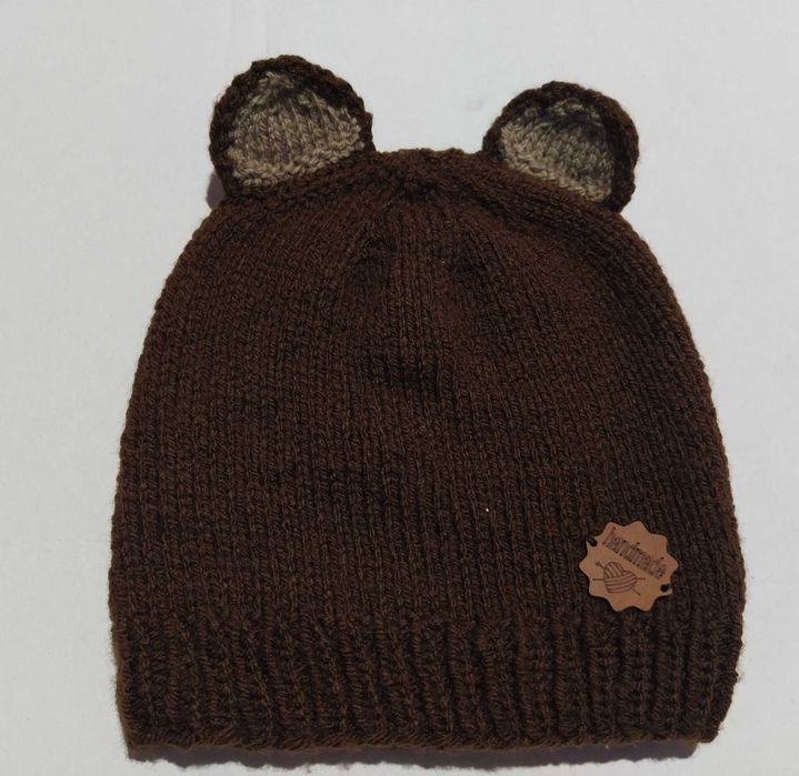 Безшевно ръчно плетена детска шапка с ушички 5€/бр или 2бр./9 €