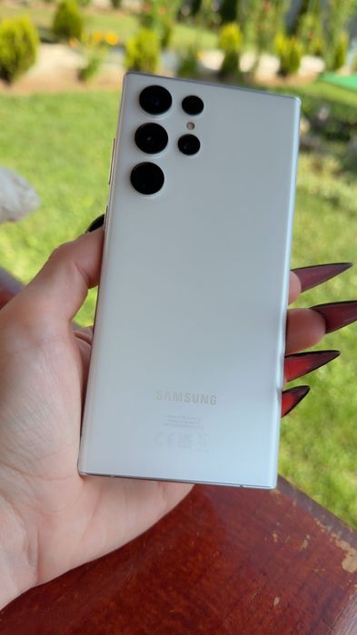 Samsung Galaxy S22 Ultra 256 GB - Бял, като нов !