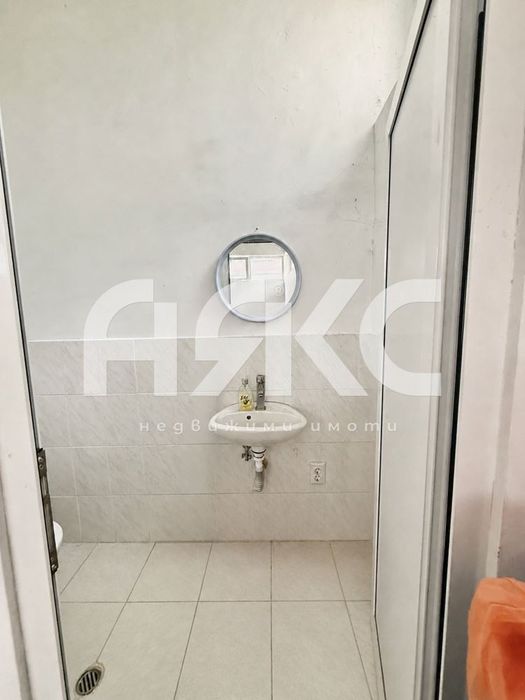 Предлагаме за продажба самостоятелен офис в кв. Хаджи Димитър