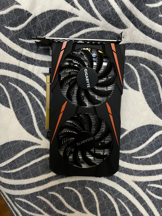 Gigabyte RX 570.
