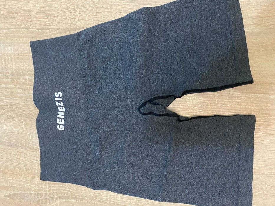 Продавам дамски спортни клинове