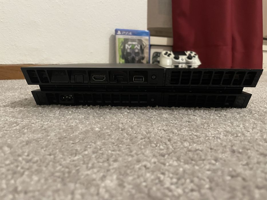 PS4 inpecabil doua manete și 1 joc