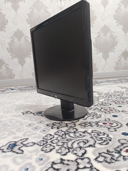Lg monitor sotiladi yengidek