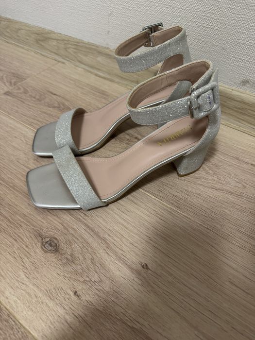 Туфли женские блестящие