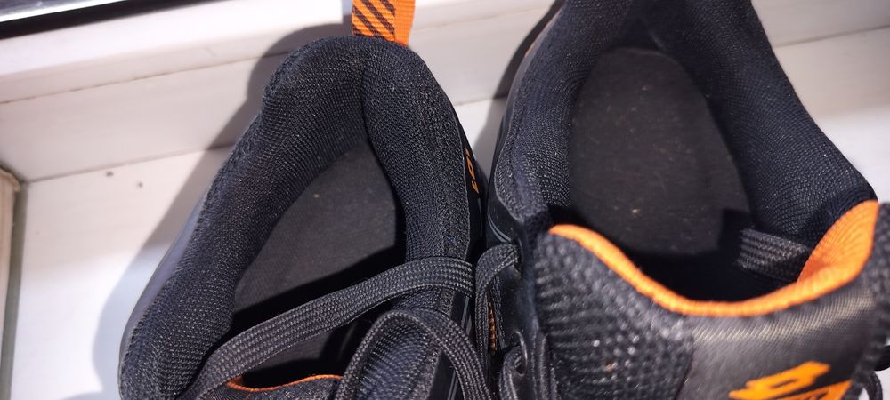 Adidasi bărbati lotto in stare foarte bună.