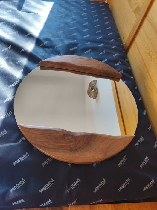 Дизайнерско ново огледало