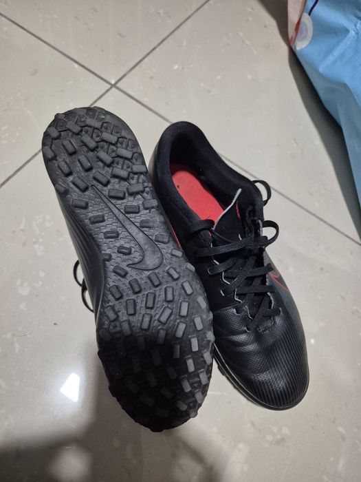 Vând adidași fotbal teren sintetic