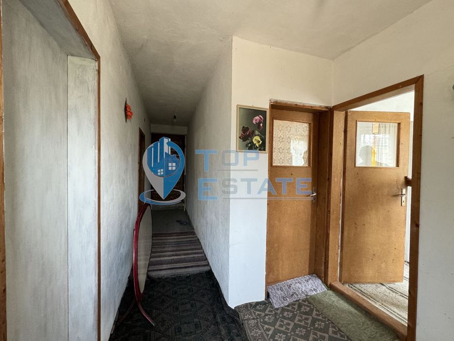 Масивна тухлена къща с прекрасна панорамна гледка в с. Габровци, обла