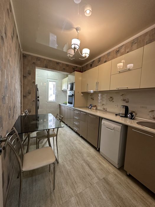 Сдается 3 комнатная квартира Метро Космонавтов Айбек Жемчуг