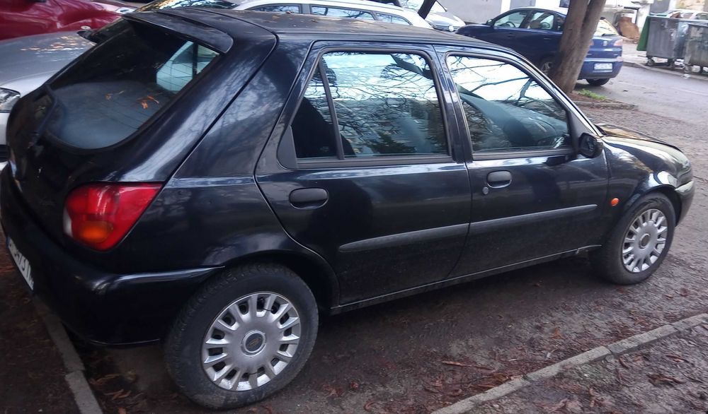 Продавам Форд фиеста 1,4 бензин