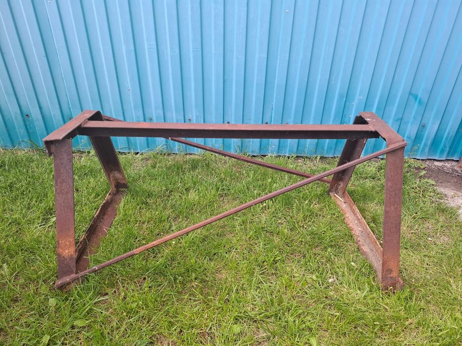 Подставка (козелки) под емкость