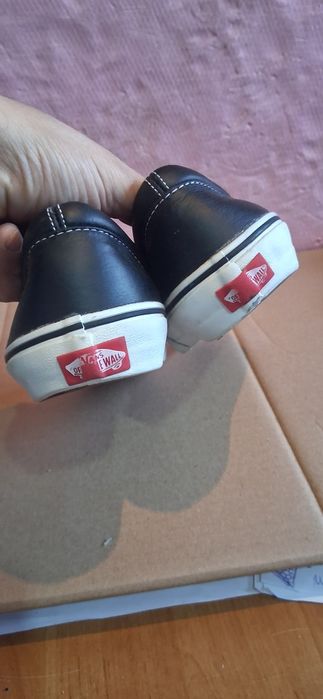 Teniși din piele Vans mărimea 40,5