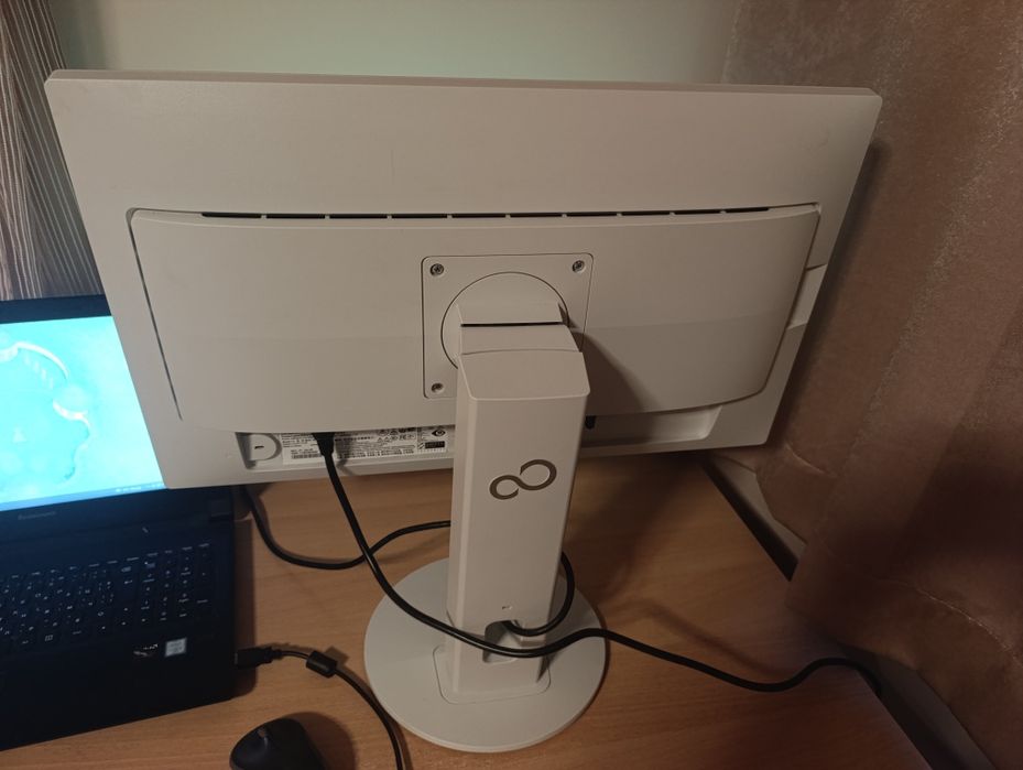 Монитор Fujitsu 24"   B24-8TE PRO като нов