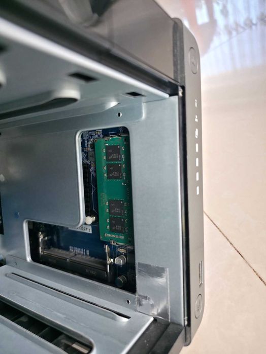 QNAP TS-453D NAS  cu HDD si RAM extra