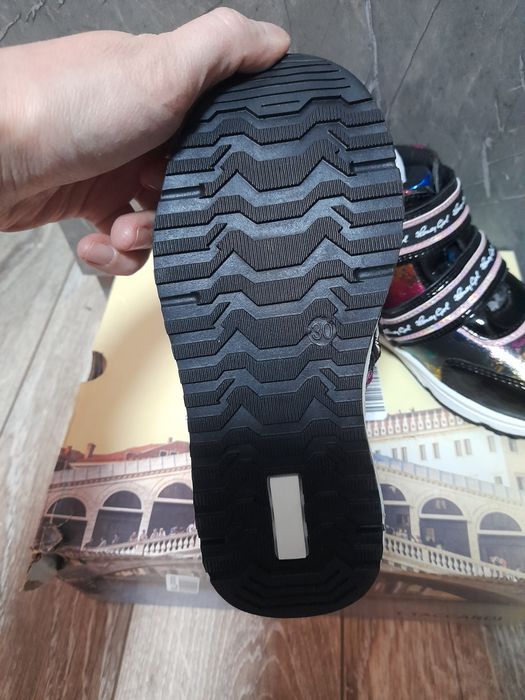 Новые демисезонные ботинки на девочку