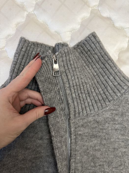 Кофта серая на замке