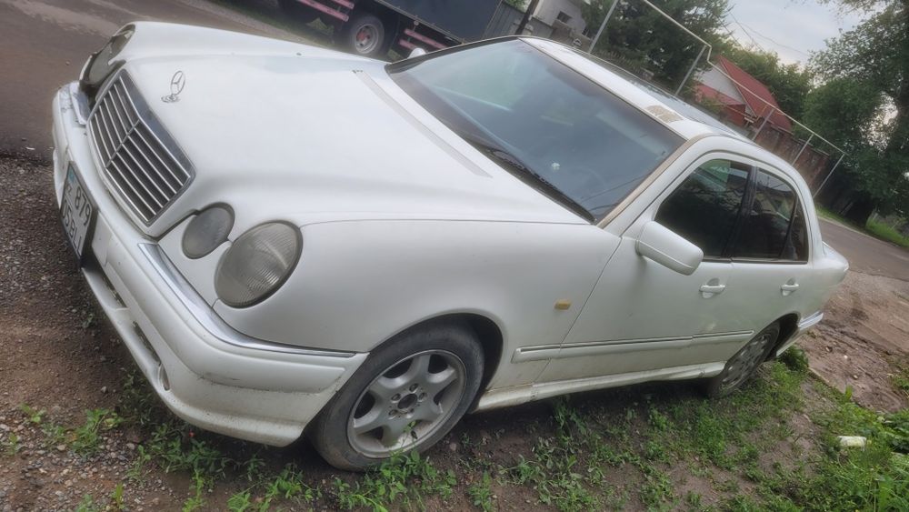 Mercedes Benz E220