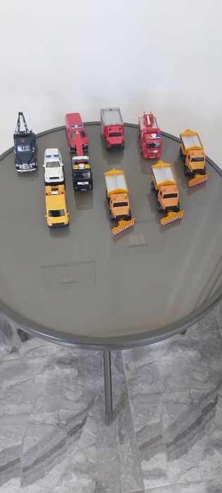 Vw,Mercedes machete 1/43 utilitare