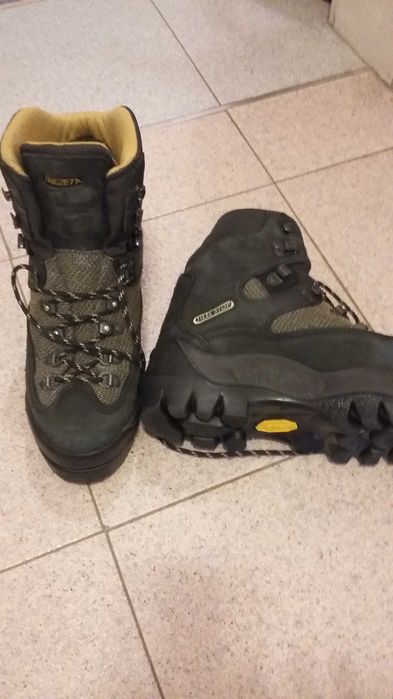 Туристически обувки Трезета