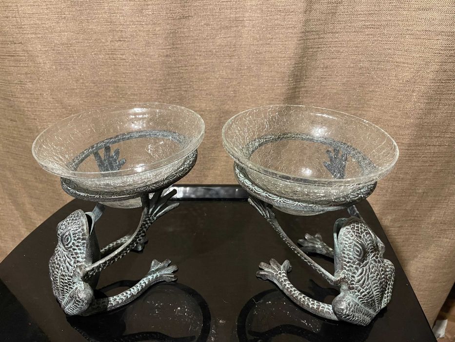 Декоративни купи с поставки