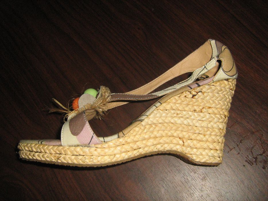 сандали на платформа НОВИ, н.40