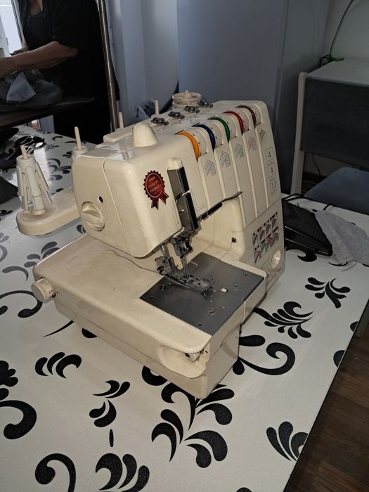 Каверлок. Merrylock, 5000