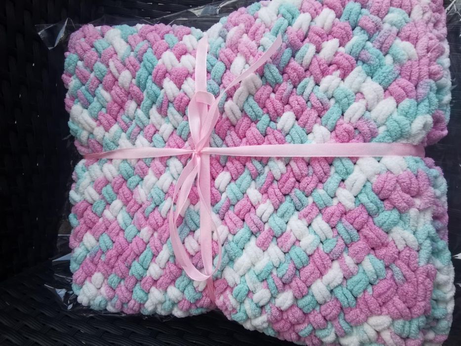 Бебешко одеало ,ръчно плетено,идеален подарък за новородено.