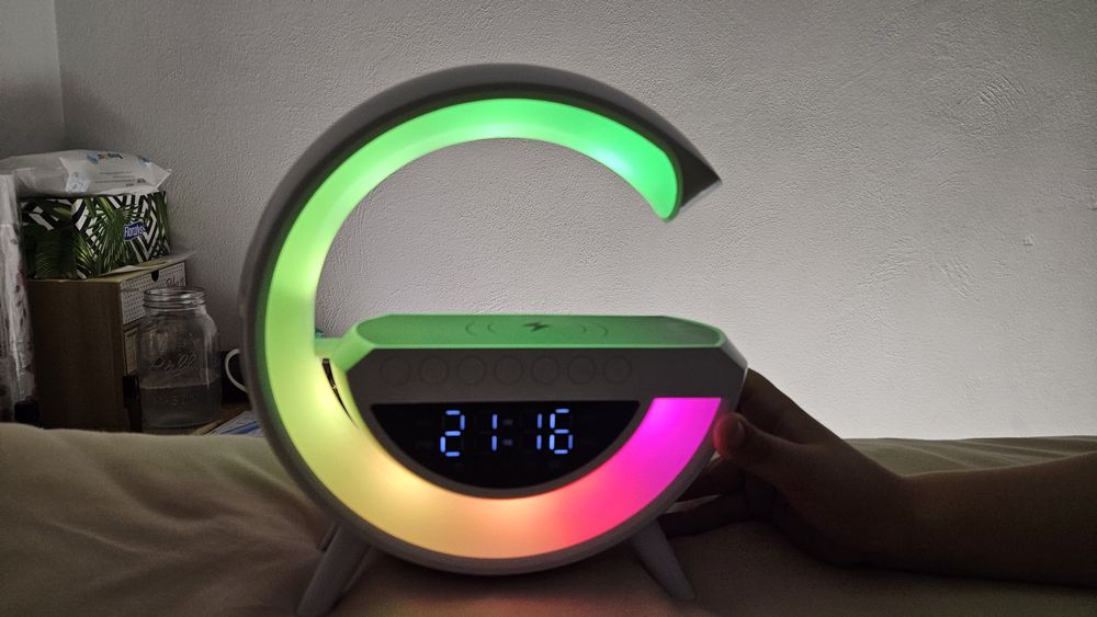 Boxa Bluetooth cu încărcare wireless + radio