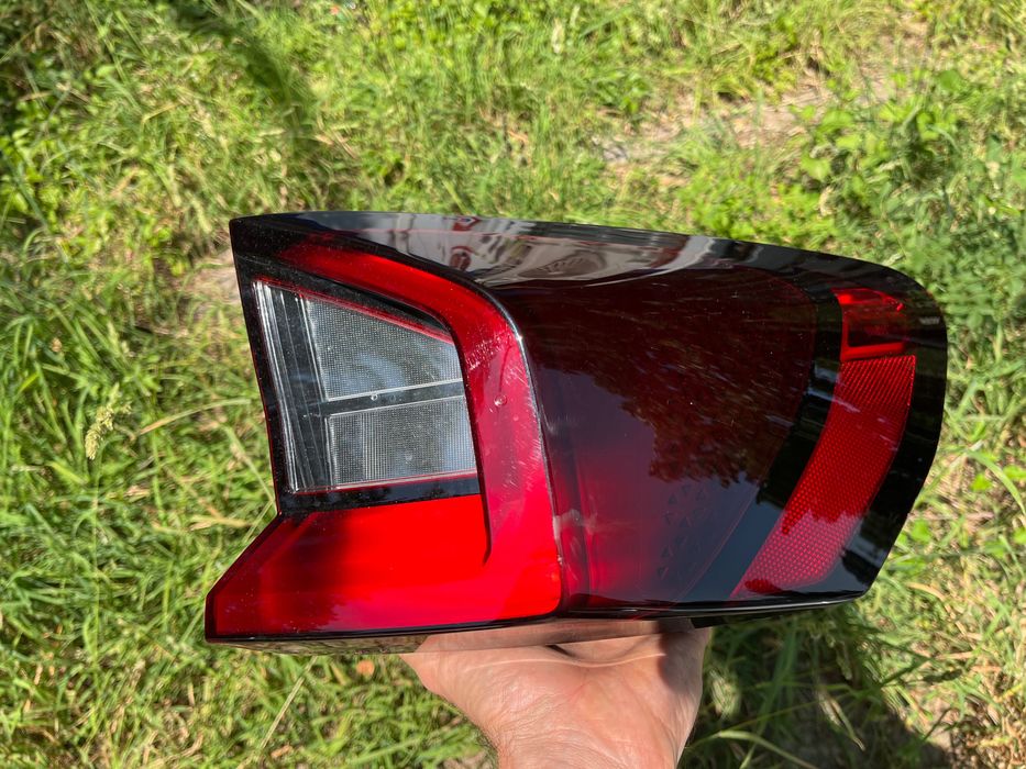 Продавам ляв стоп за BMW X1 U11, американски