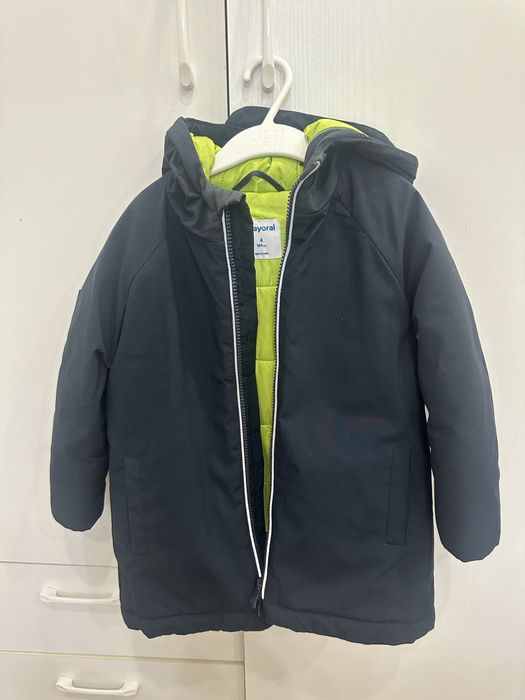 Продам детскую куртку