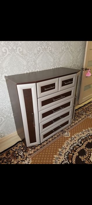 Продам угловой шкаф и  комод