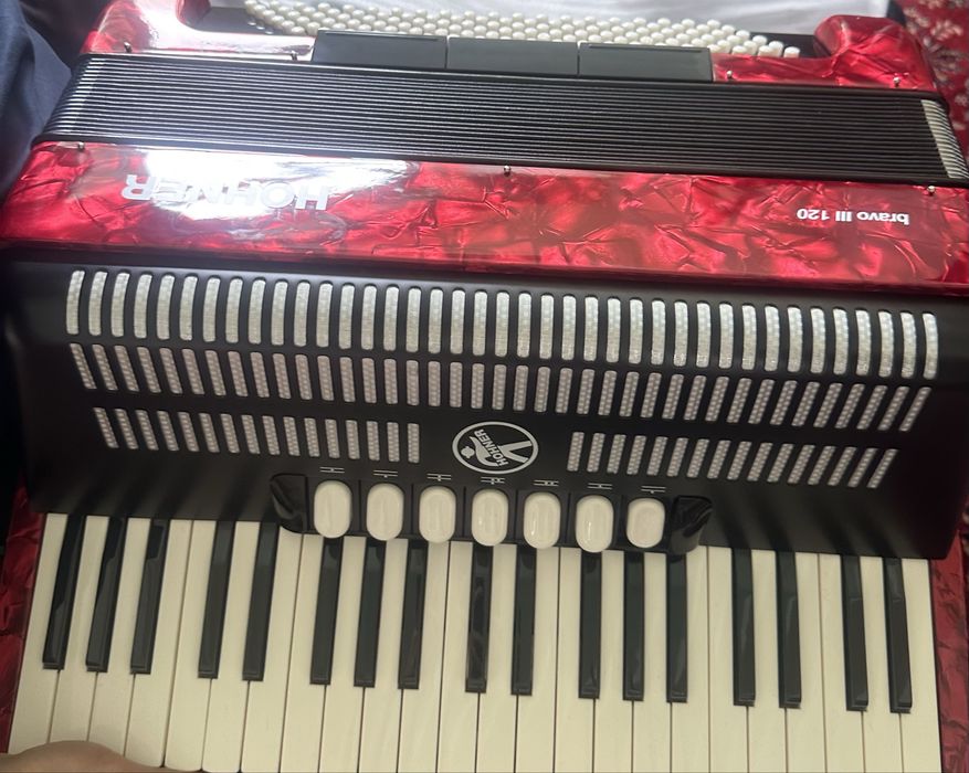 Аккордеон Hohner BRAVO-новый