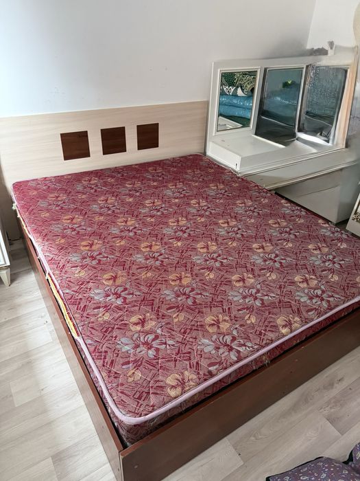 двуспальная кровать