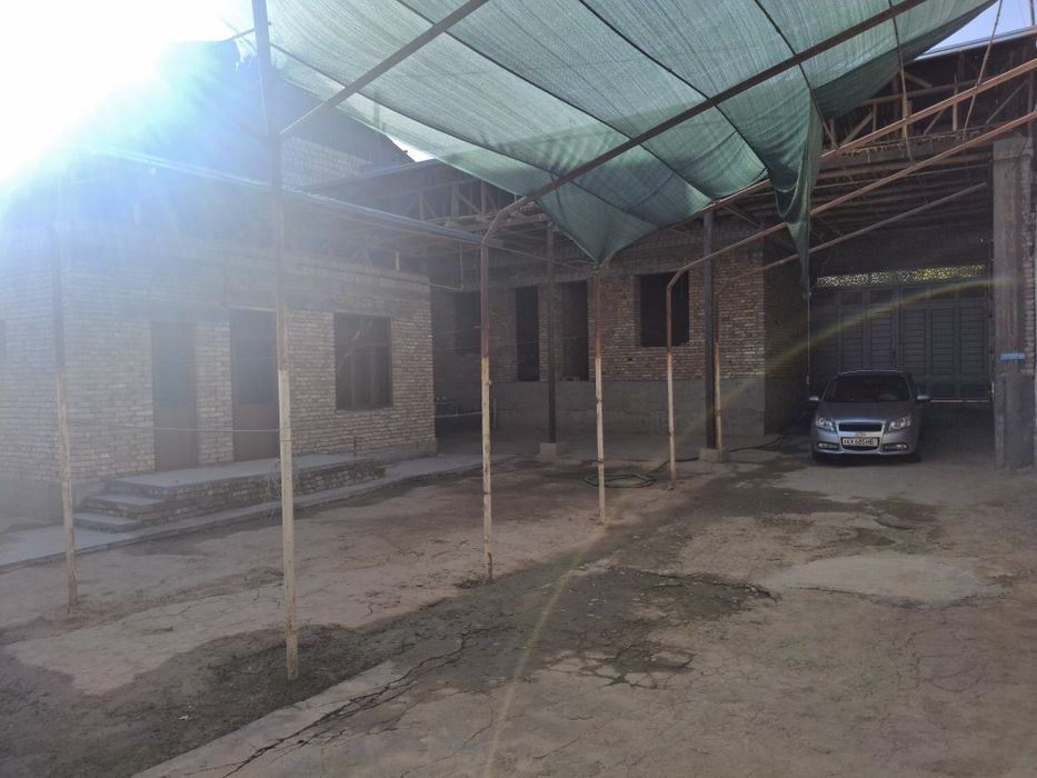 Уй хонадон майдони 10 сотих хоналар сони 7та.