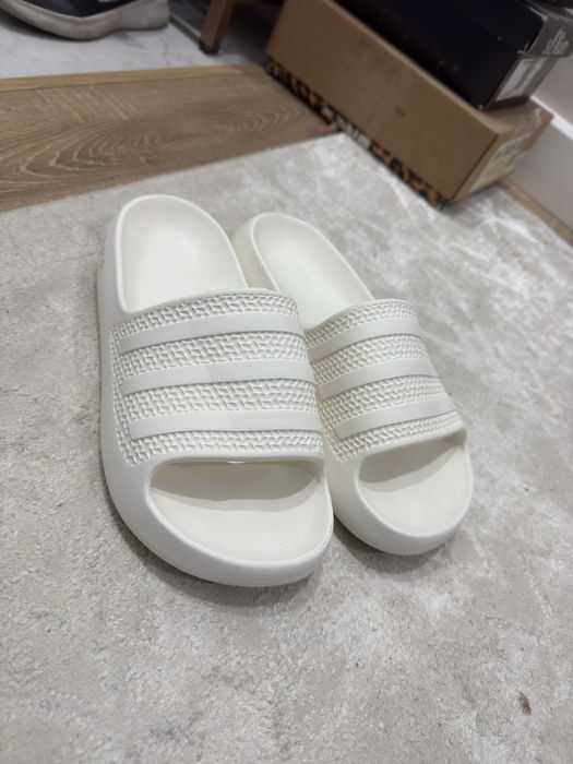 Шлёпанцы adidas….