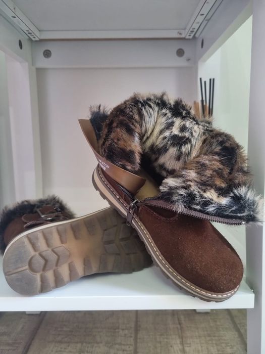 Vând ghetuțe piele intoarsa Next