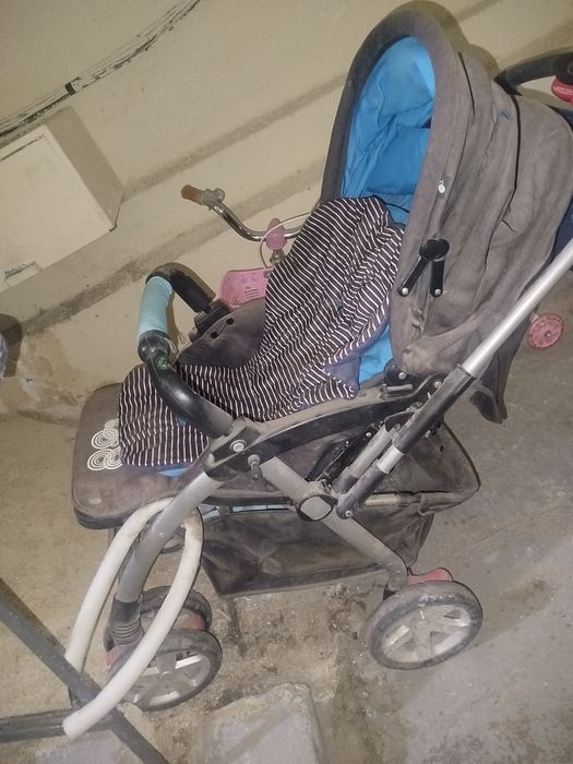 Продаётся коляска в хорошем состоянии, целая