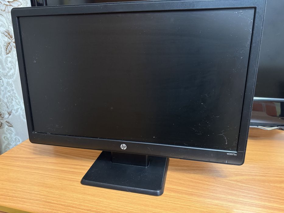 Мониторы HP 2011X и HP W2072.