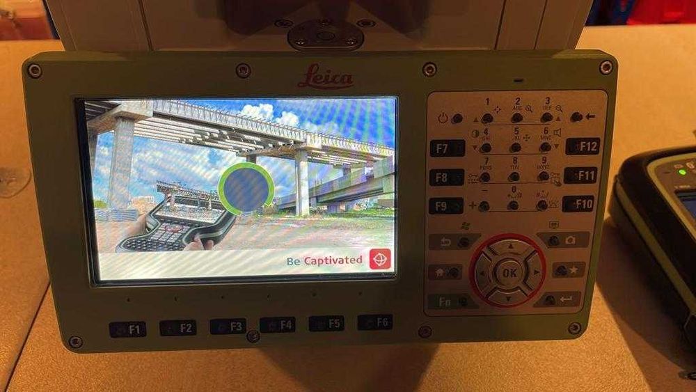 Statie totala Leica TS 16 cu controler / telecomanda CS 20