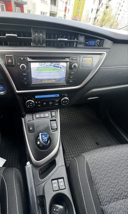 Toyota Auris Hybrid ! An Fab.2015 1,8i Hybrid Automat Cvt ! Inscris Ro !